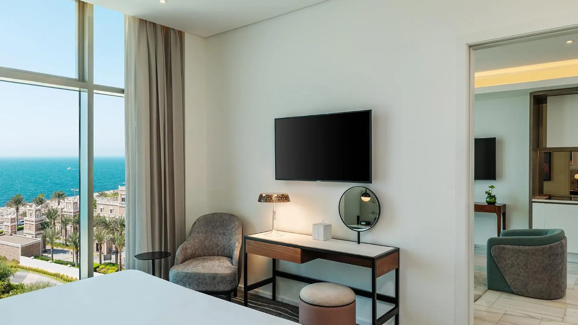 Th8 Palm Dubai Beach Resort, Vignette Collection By Ihg Semesteranläggning (resort)