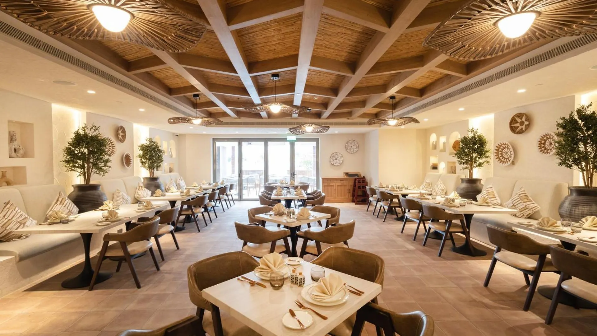 Th8 Palm Dubai Beach Resort, Vignette Collection By Ihg 5*,