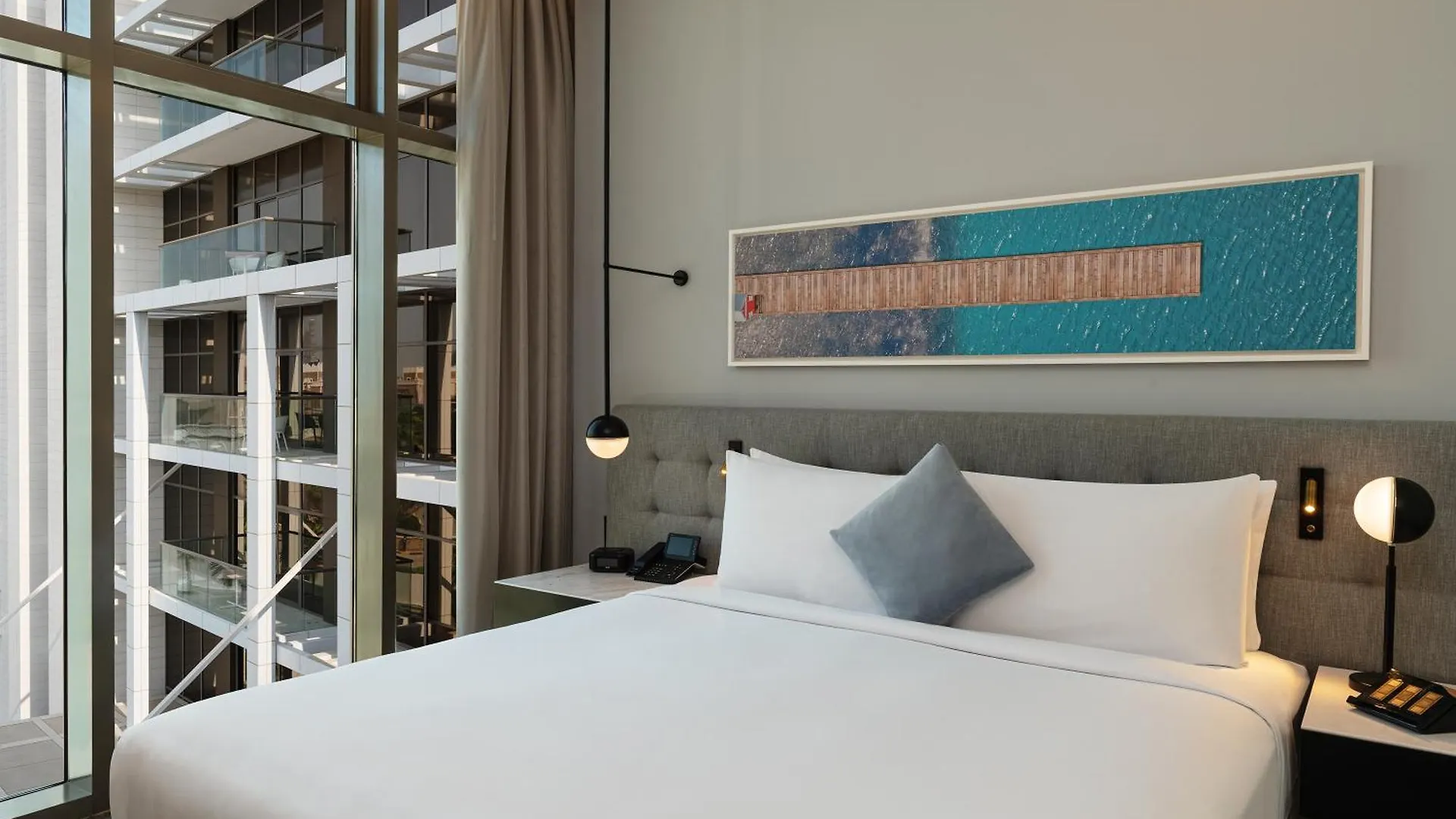 Th8 Palm Dubai Beach Resort, Vignette Collection By Ihg