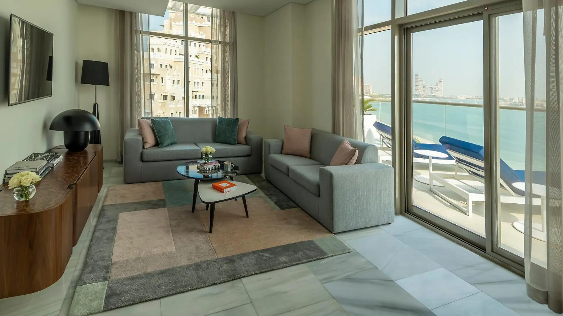 Th8 Palm Dubai Beach Resort, Vignette Collection By Ihg 5*,  United Arab Emirates