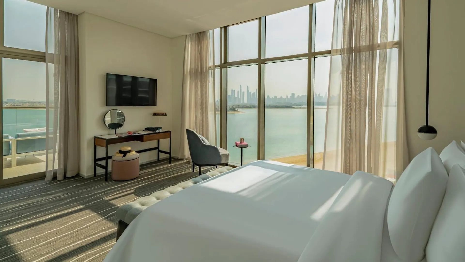 Th8 Palm Dubai Beach Resort, Vignette Collection By Ihg 5*,  Spojené arabské emiráty