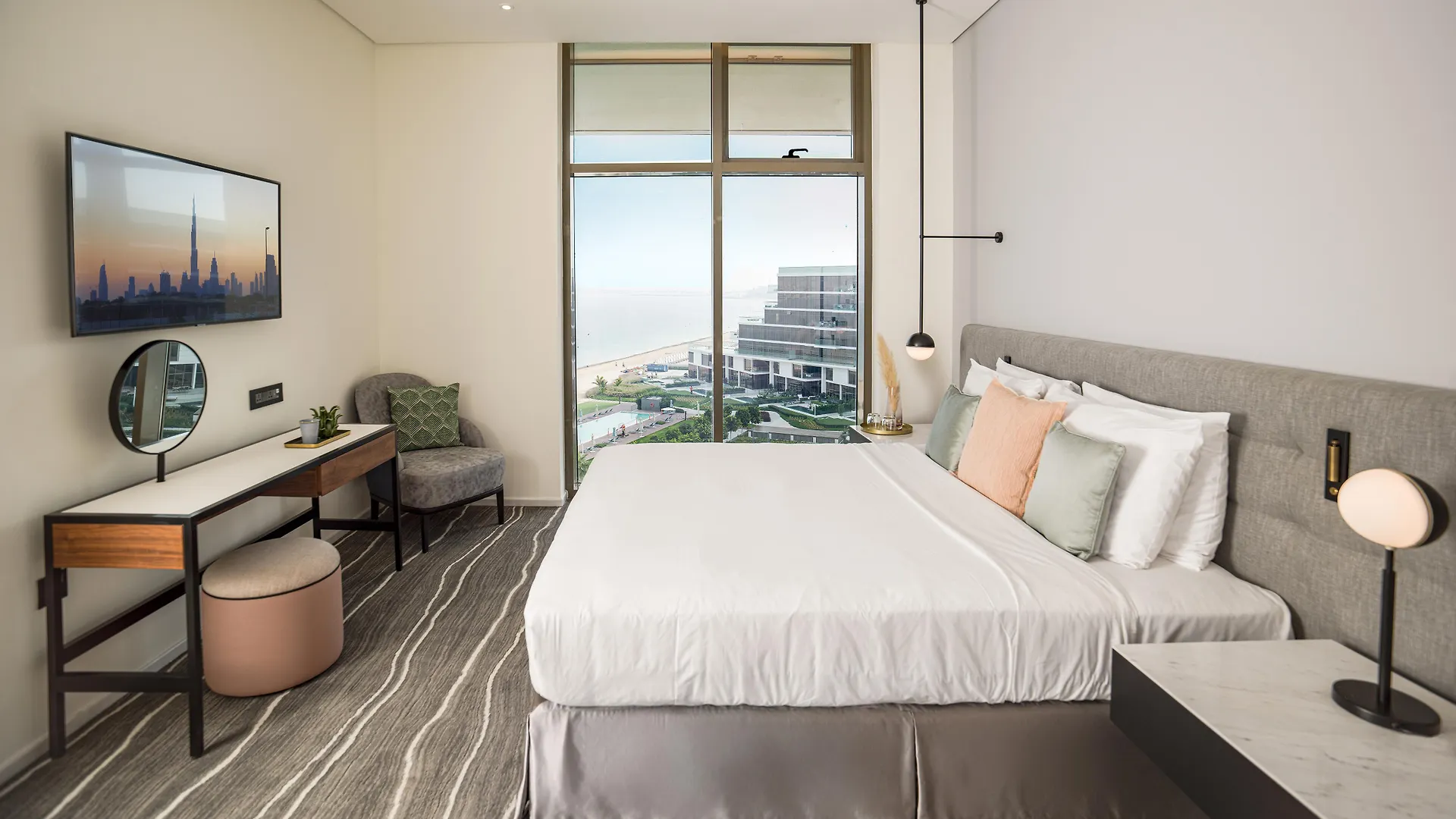 Th8 Palm Dubai Beach Resort, Vignette Collection By Ihg 5*,