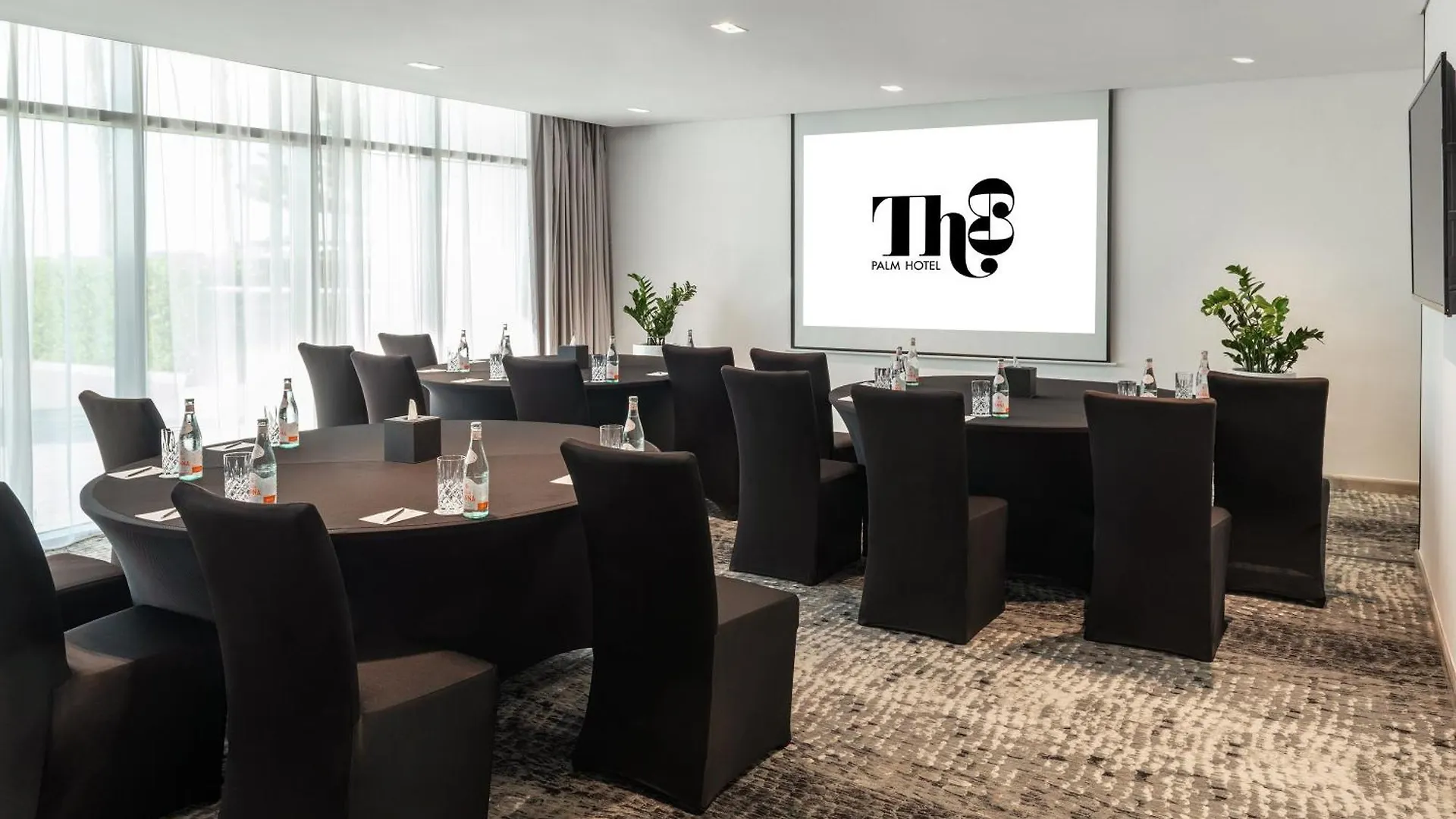 Th8 Palm Dubai Beach Resort, Vignette Collection By Ihg