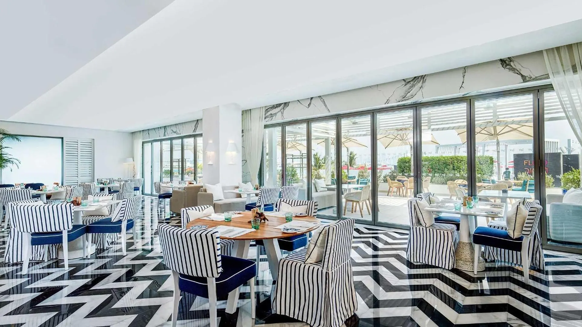 אתר נופש Th8 Palm Dubai Beach Resort, Vignette Collection By Ihg