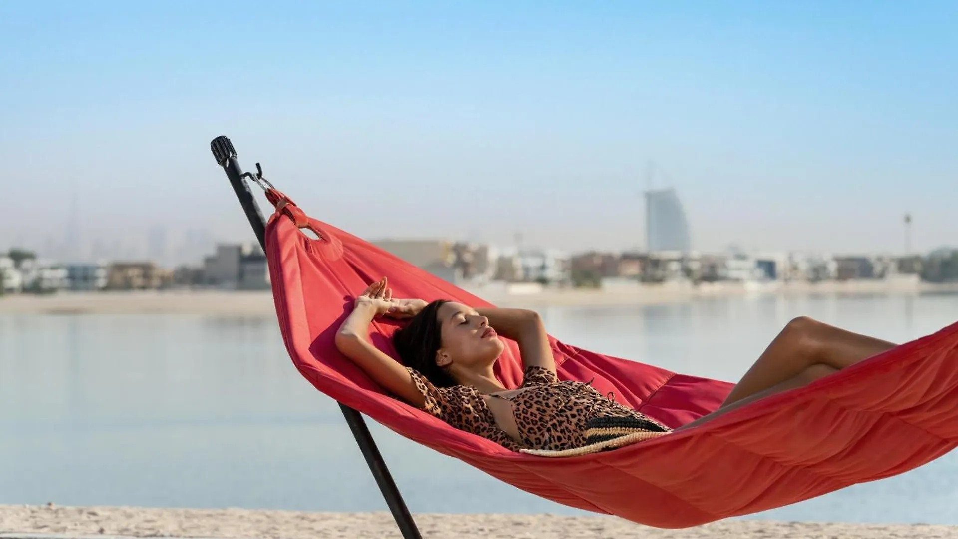 אתר נופש Th8 Palm Dubai Beach Resort, Vignette Collection By Ihg