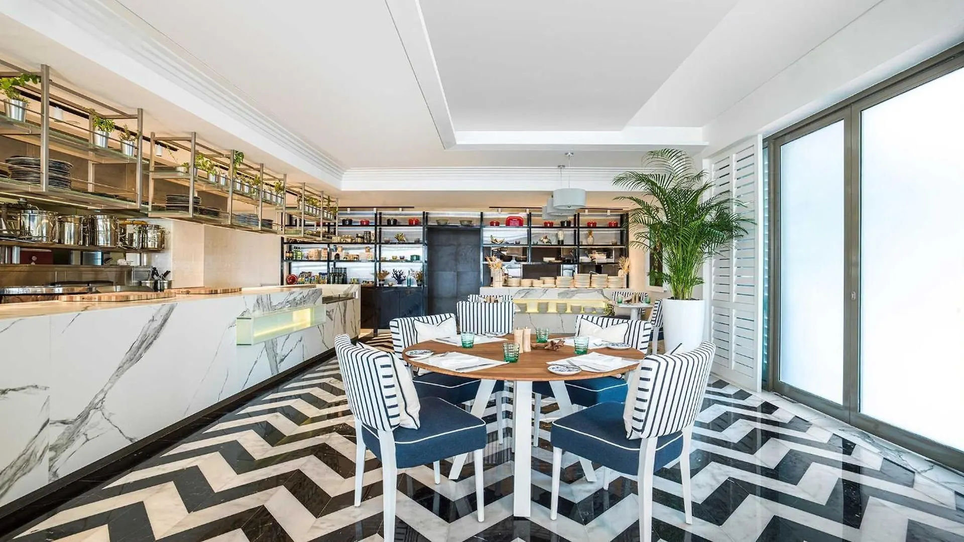 Th8 Palm Dubai Beach Resort, Vignette Collection By Ihg United Arab Emirates