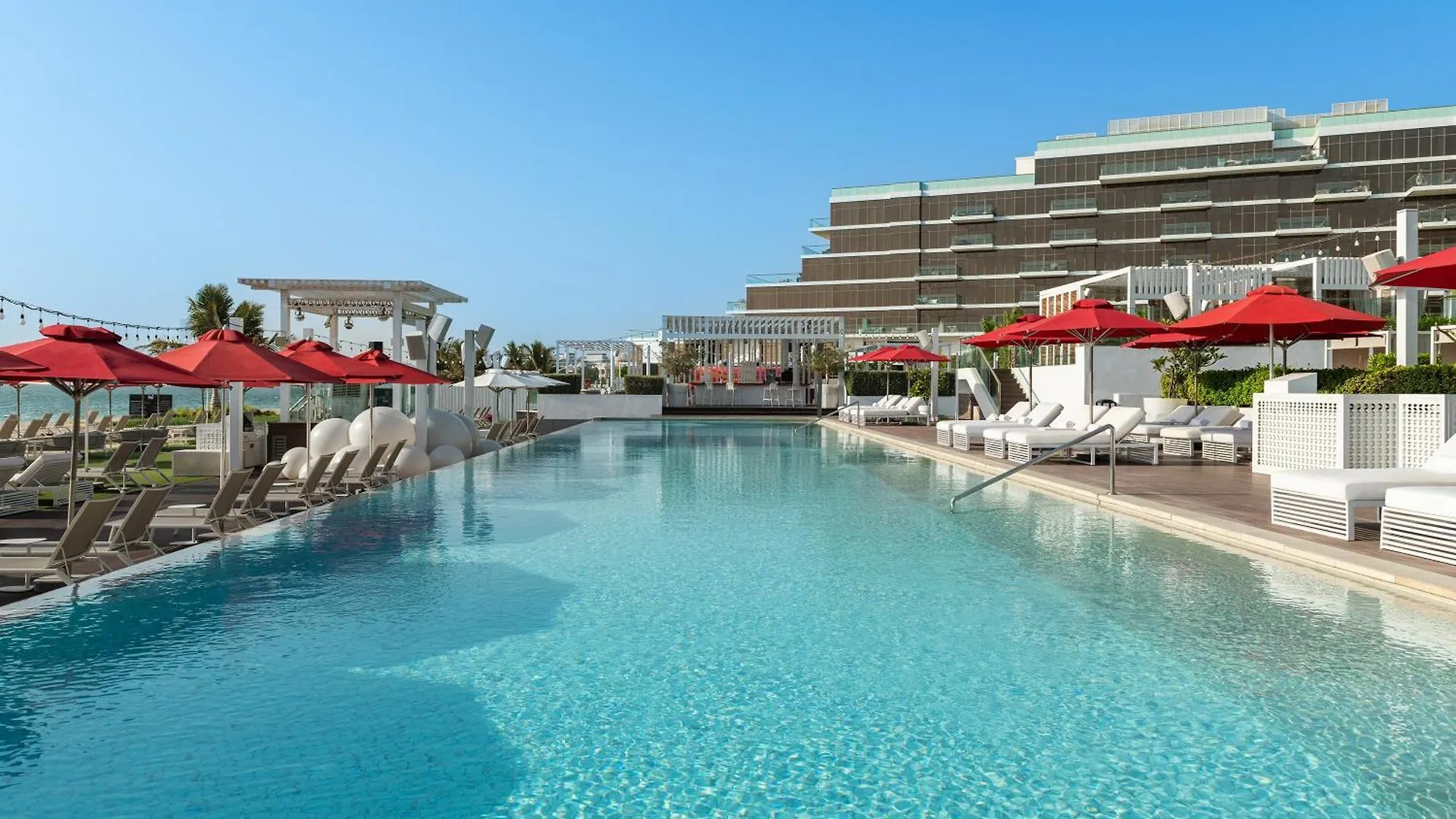 Th8 Palm Dubai Beach Resort, Vignette Collection By Ihg אתר נופש