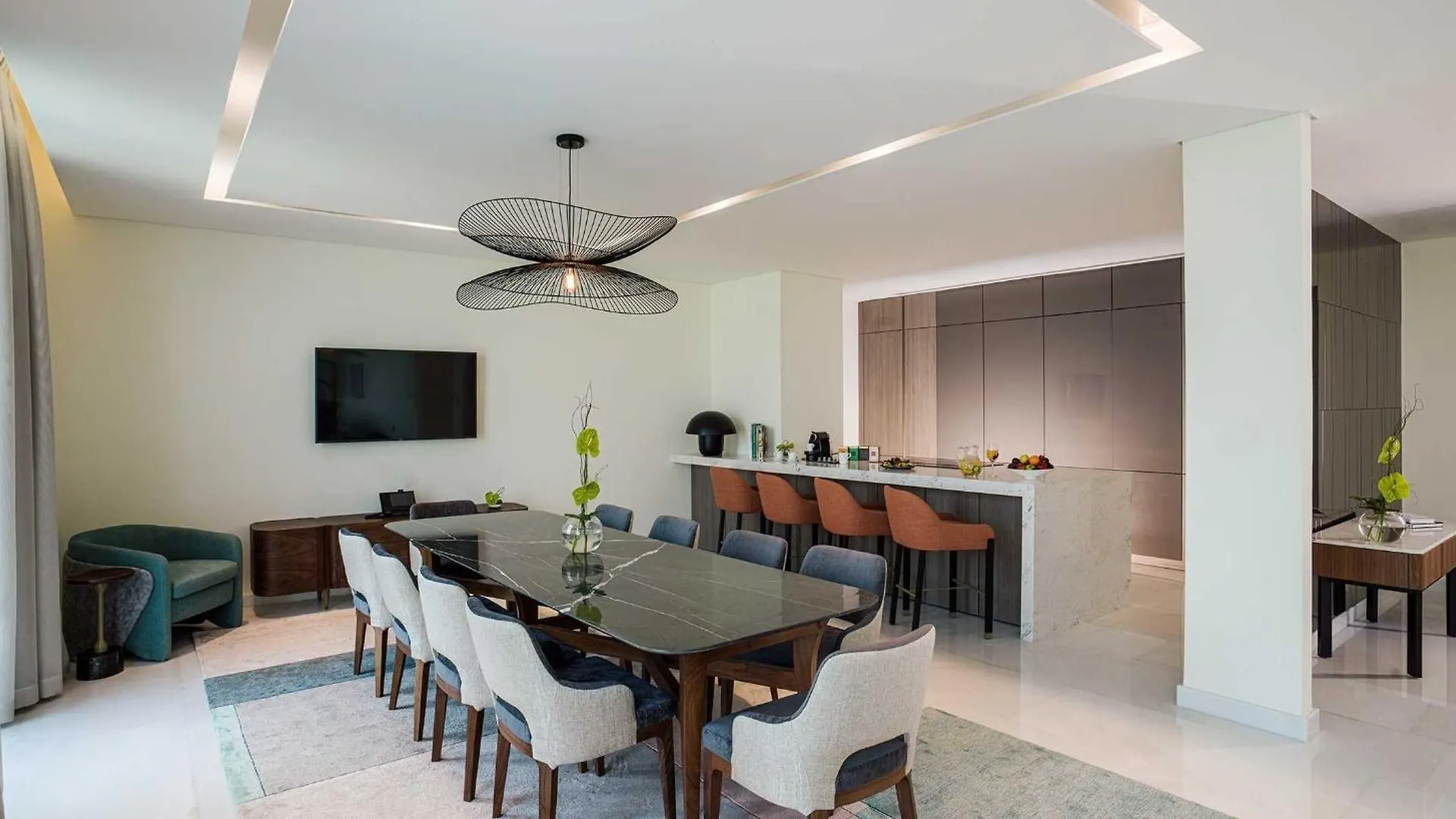Resort Th8 Palm Dubai Beach Resort, Vignette Collection By Ihg