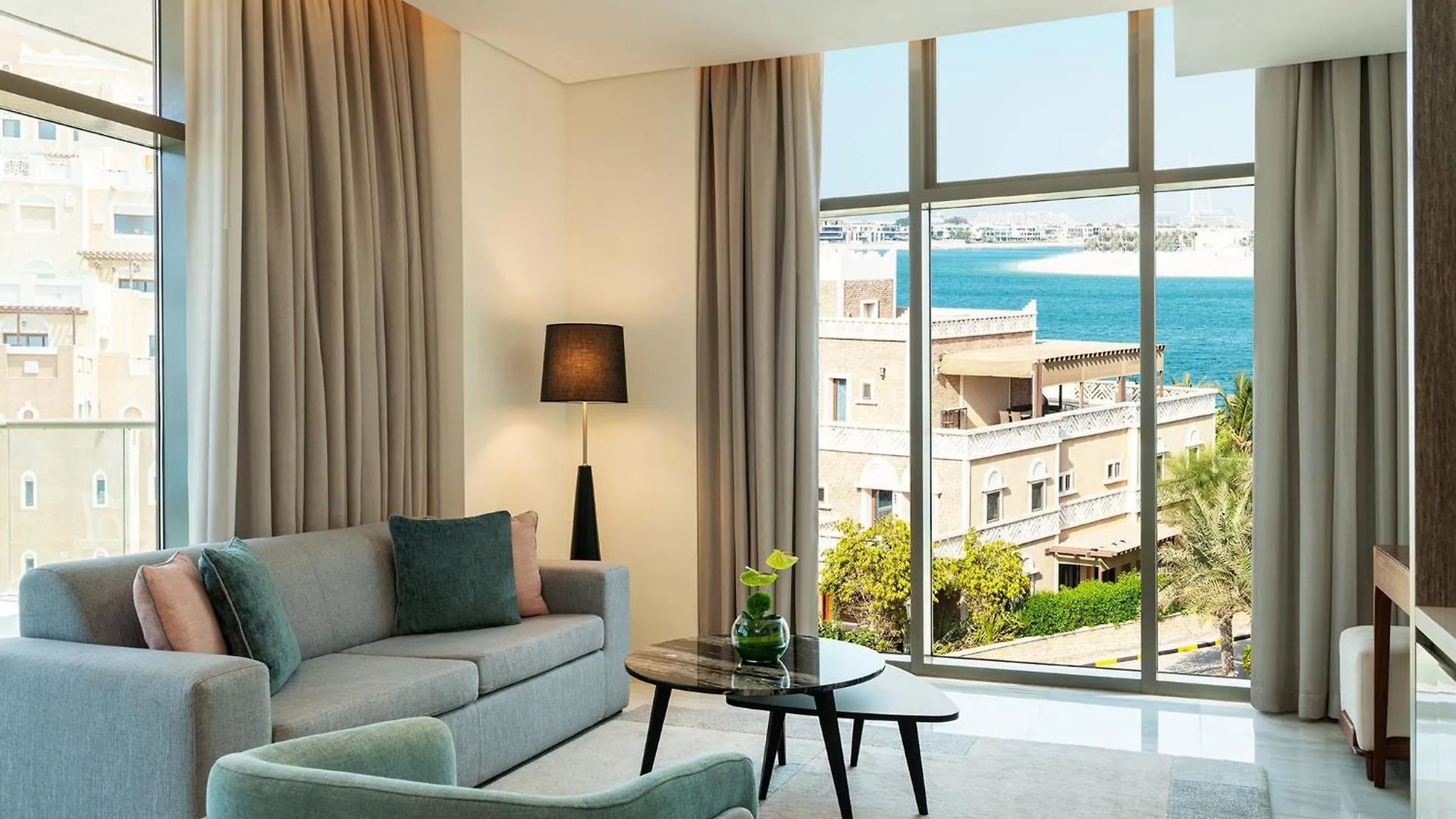 Th8 Palm Dubai Beach Resort, Vignette Collection By Ihg