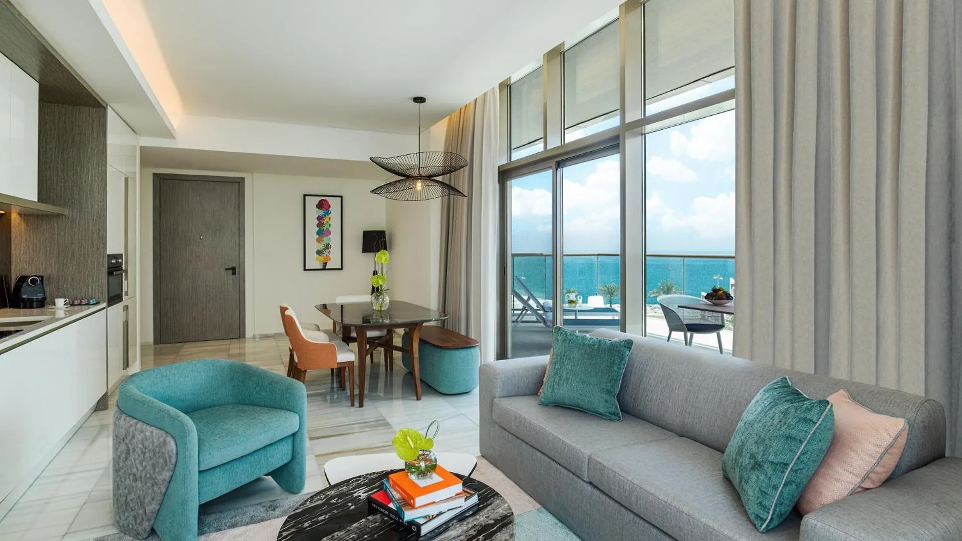 אתר נופש Th8 Palm Dubai Beach Resort, Vignette Collection By Ihg