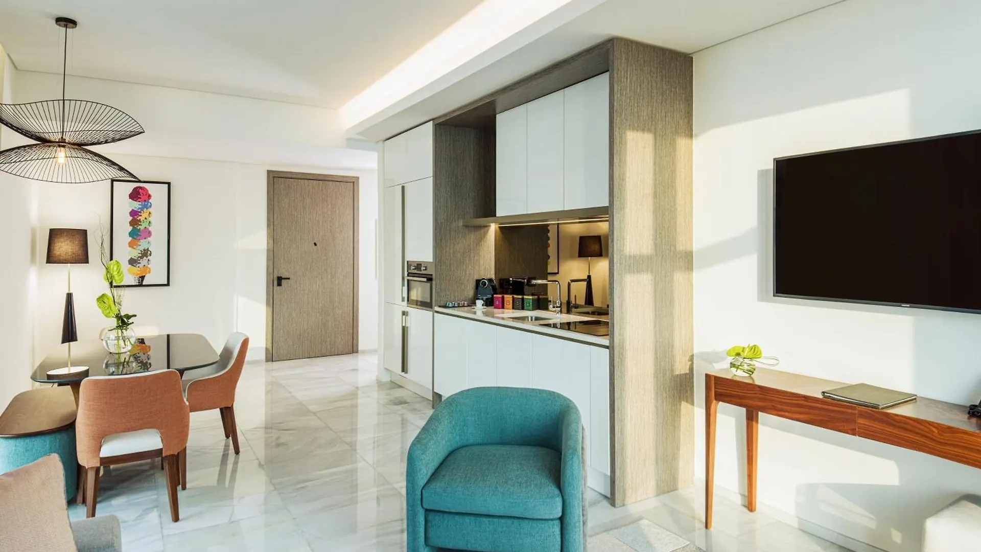 Th8 Palm Dubai Beach Resort, Vignette Collection By Ihg אתר נופש